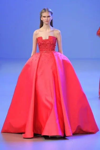 Elie Saab proljetna kolekcija 2014. (Izvor: www.style.com)