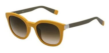 Brand Furla za ljetnu sezonu donosi jedinstvenu capsule kolekciju inspiriranu popularnom Metropolis torbom, najprodavanijim modelom ove modne kuće. Sunčane naočale u očaravajućim nijansama ljubičaste, zelene i žute podići će svaku odjevnu kombinaciju i postati omiljeni modni dodatak svake žene koja njeguje eleganciju i profinjeni stil. Nastala kao rezultat pomnog proučavanja oblika i boja, nova kolekcija branda Furla ostaje vjerna tradiciji, kreativnosti i kvaliteti, pridajući klasicima moderno lice kroz brojna inovativna rje&scaron;enja.