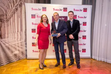 Dražen Kovačić (Encian) preuzima nagradu za Alpro napitak od kokosa i badema