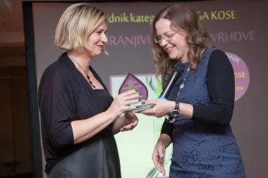 Pobjednik u kategoriji njega kose:	AVON HRANJIVI SERUM ZA VRHOVE