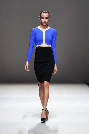 S.dress linija pod imenom “Silhouette &amp; decolletes”. Autorica S.dressa Lana Biondić modernu ženu vidi u seriji uglavnom jednobojnih, jednostavnih, ali vrlo efektnih bodycon haljina. S.dress opravda svoj prvotni naum da je to haljina koju svaka žena mora imati. Uz jednobojne, na početku smo vidjeli i nekoliko color-block elemenata na već poznatim modelima u sasvim novim, proljetnim bojama, a bile su tu i hlače i nekoliko zanimljivih multi-nosivih komada.