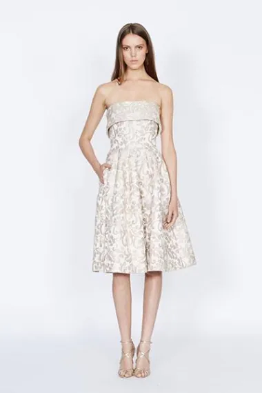 Badgley Mischka Resort kolekcija 2016. (Izvor: www.badgleymischka.com)