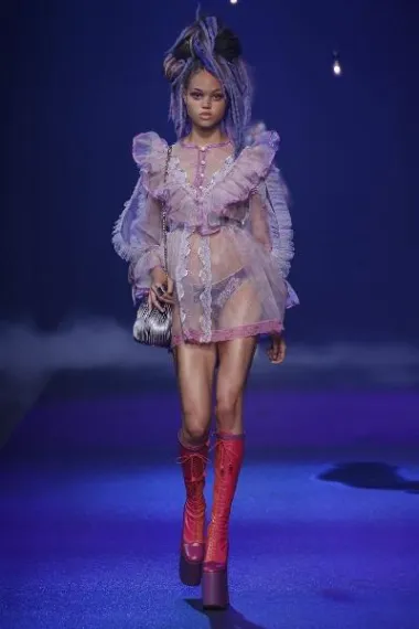 Marc Jacobs kolekcija proljeće 2017. (Izvor: www.aboutmarcjacobs.com)