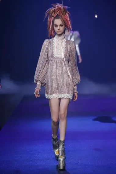 Marc Jacobs kolekcija proljeće 2017. (Izvor: www.aboutmarcjacobs.com)