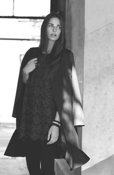 A'marie kolekcija jesen zima 2013./2014. Model: Suzana Horvat (Ford Models). Fotografija: Maja Kljajić. Make-up: Sanja Hrstić Kuterovac. Autor teksta: Tina Bačić