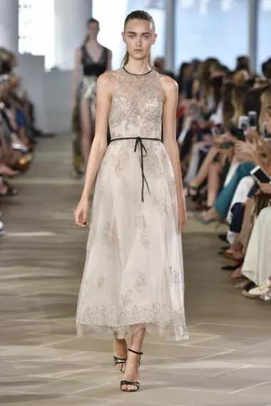 Monique Lhuillier kolekcija proljeće 2017. (www.moniquelhuillier.com)
