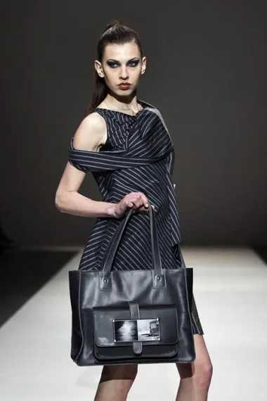 Artiđana - dizajnerica Ana Ćavar uz prekrasne torbe Bags by Kristina dizajnerice Kristine Fazinić (Foto: Maja Brčić)