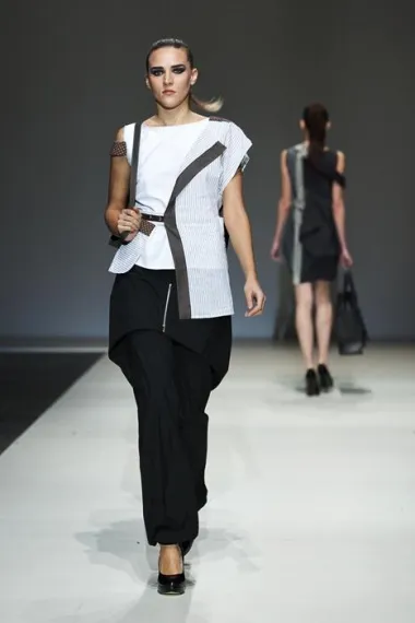 Artiđana - dizajnerica Ana Ćavar uz prekrasne torbe Bags by Kristina dizajnerice Kristine Fazinić (Foto: Maja Brčić)