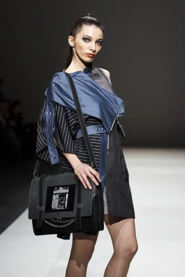 Artiđana - dizajnerica Ana Ćavar uz prekrasne torbe Bags by Kristina dizajnerice Kristine Fazinić (Foto: Maja Brčić)