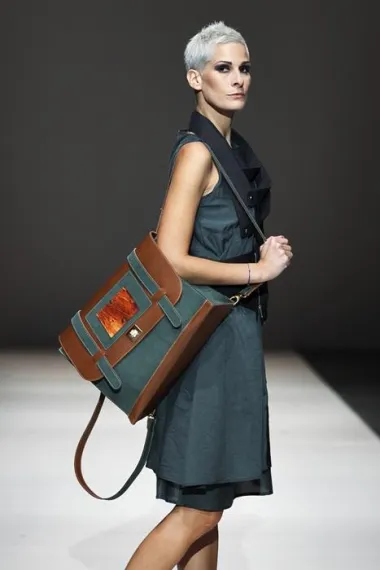 Artiđana - dizajnerica Ana Ćavar uz prekrasne torbe Bags by Kristina dizajnerice Kristine Fazinić (Foto: Maja Brčić)
