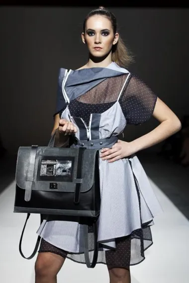 Artiđana - dizajnerica Ana Ćavar uz prekrasne torbe Bags by Kristina dizajnerice Kristine Fazinić (Foto: Maja Brčić)