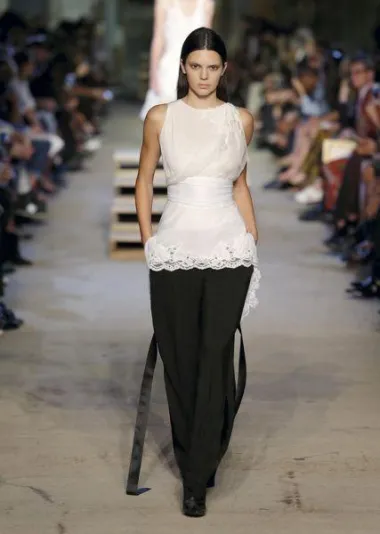 Givenchy kolekcija proljeće/ljeto 2016. (Izvor: www.givenchy.com)