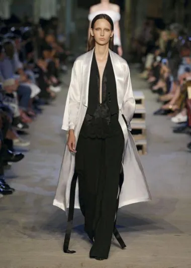Givenchy kolekcija proljeće/ljeto 2016. (Izvor: www.givenchy.com)