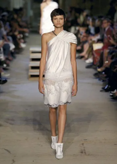 Givenchy kolekcija proljeće/ljeto 2016. (Izvor: www.givenchy.com)
