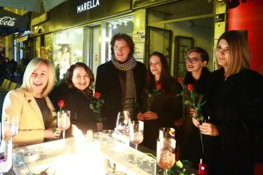 U Glow baru za Valentinovo sve je bilo u znaku ljubavi zahvaljujući kombinaciji najfinijih spritzeva. Prekrasno okruženje privuklo je brojne poznate osobe među kojima su bili Tonči Huljić, Antonija Mandić, Ivan Šarić, Barbara Repe, Hana Hadžiavdagić... (FOTO: Borna Filić/PIXSELL)