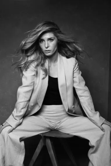 Osim brojnih stručnjaka u frizerskoj industriji, ovaj pokret preplavio je i društvene mreže pod hashtagom #authenticbeautymovement. Žene diljem svijeta dijele inspirativne citate, fotografije bez filtera i pretjerane šminke te vlastite beauty rutine s naglaskom na prirodne sastojke. Pridruži se i ti i osvijesti vlastitu vrijednost i svoju unutarnju ljepotu koja počinje u onom trenutku kad odlučiš biti svoja. (FOTO: Šime Eškinja)