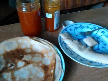 palačinke sa domaćim pekmezom od marelica