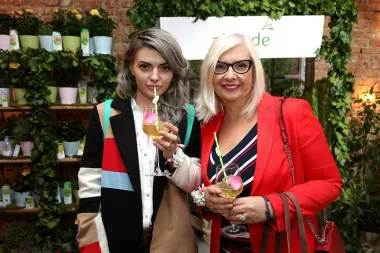 Ella i Danijela Dvornik