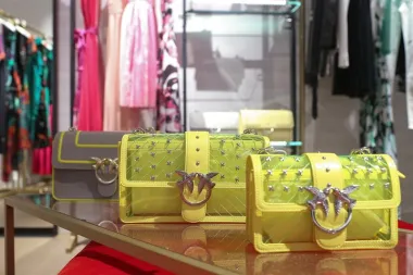 Iz PINKA poručuju da je ove sezone naglasak na autentičnosti u kojoj glavnu ulogu imaju Love Bag
