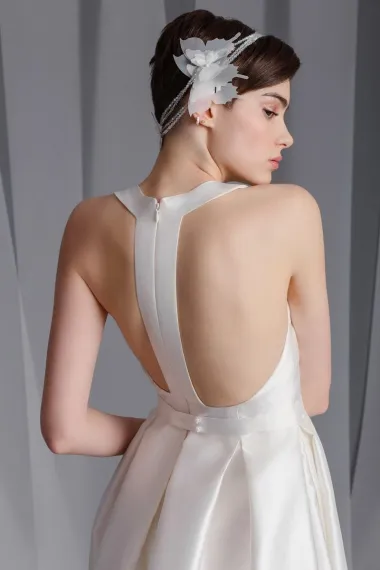 Kaftan studio je pored vjenčanih haljina, unutar svog bridal programa, prezentirao prekrasne detalje i ukrase za kosu, koji se suptilno prepliću kroz cijelu kolekciju (FOTO: Edvin Kalić)
