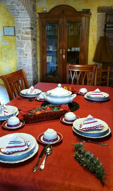 Uskrsni doručak počinje sa juhom od pršuta