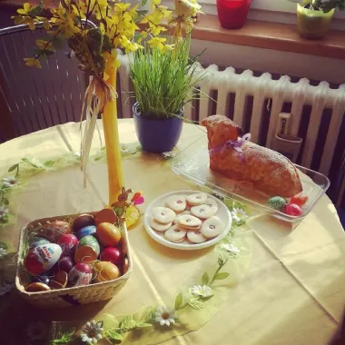 Radost se budi novim životom,sunce obasjava dlan
