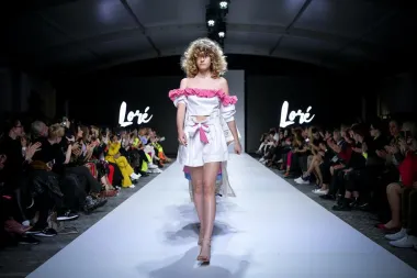 Loreta Gudelj, dizajnerica brenda Loré otvorila je Ljubljana Fashion Week-a s kolekcijom "Havana" inspiriranom ulicama i građevinama glavnog grada Kube izgrađenima u 16. stoljeću, El Capitaliom, Gran teatrom de La Habana i kubanskom salsa kulturom (FOTO: Jure Makovec)