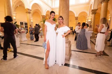 Modne ambasadorice brenda, Jelena Rozga, Ivana Petković Čevra, Iva Šarić, Nina Mia Čikeš, Mirna Medaković, Karla Zelić Superbabekillah, Iva Viljevac  posebno su se isticale outfitom s potpisom Diane Viljevac, a koji se uklopio u bijelu, proljetnu temu partya.  (FOTO: John Pavlish)