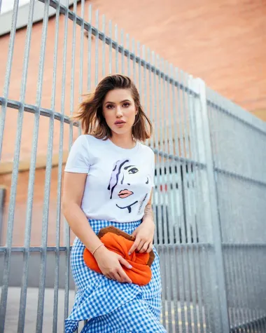 Inspiriran jedinstvenom ženskom ljepotom, beauty brand NOELLE udružio je snage s Robertom Severom i odlučio svoje obožavateljice darivati T-shirtom NOELLE by Robert Sever, koji krasi nezaobilazan print poznatog dizajnera.