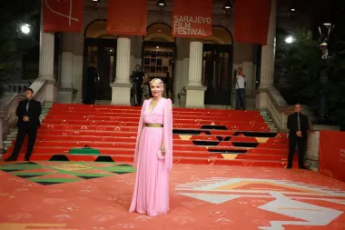 Glumica Nadia Cvitanović nosila je romantičnu haljinu hrvatskog brenda DeLight. (Foto: SFF press)