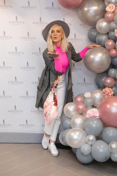 Afrodita Beauty centar &amp; shop otvorio je svoja nova vrata na čak dvije etaže u Galleria Business Centra, a brojne poznate dame poput Zsa Zse posjetile su novi Afroditin Beauty centar.