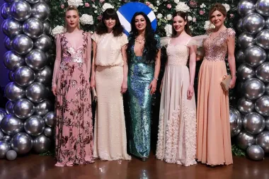 U Remisens Premium Heritage hotelu Imperial u Opatiji predstavljen je novi visoko hidratizirajući hijarulonski serum doktorice Vivian Jurković. Na gala večeri u gastro delicijama uživala su i zaštitna lica seruma Daniela Gračan, Ema Gračan, Ivana Delač i Nikolina Miletić Minovska. Pogledaj tko je sve došao i napiši nam u komentarima što misliš o stylingu (FOTO: PR / Josip Čekada)