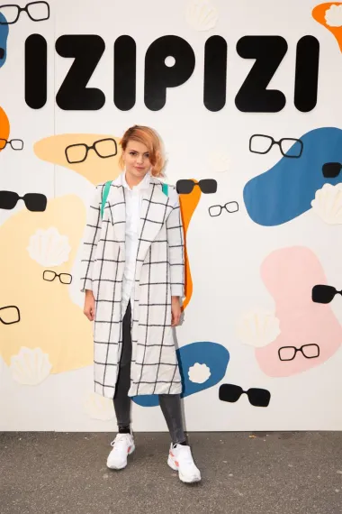 Kao elegantan, udoban i unisex model, L'Amiral obilježavaju donekle izmijenjene pravokutne linije te zadebljani trapezasti okviri, minimalistički pristup te blage, nježne boje namijenjene nadolazećem proljeću. U to se, između ostalih, uvjerila Ella Dvornik. Pogledaj tko je sve došao i napiši nam u koemntarima što misliš o njihovom stylingu (FOTO: John Pavlish)