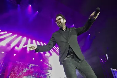 Unatoč kiši, splitski glazbenik je u subotu na Trgu bana Jelačića u Zagrebu održao je koncert za pamćenje pred čak 25.000 posjetitelja