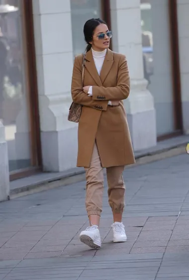 Lijepo vrijeme izmamilo je ljepotice na ulice glavnog grada, a u svojim su kombinacijama itekako plijenile pažnju. U komentarima nam napiši nam što misliš  (FOTO: Danijel Pavelić)
