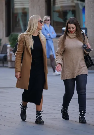 Lijepo vrijeme izmamilo je ljepotice na ulice glavnog grada, a u svojim su kombinacijama itekako plijenile pažnju. U komentarima nam napiši nam što misliš (FOTO: Danijel Pavelić)