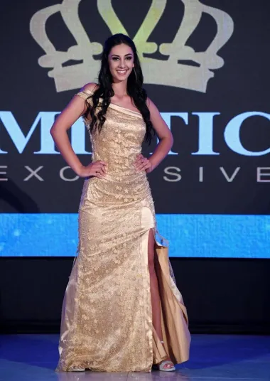 Izbor za Miss sporta 2019. održan je u zagrebačkom muzeju Mimara. Titulu je ponijela Zagrepčanka Anja Ožanić, koja je izabrana za najljepšu sportašicu od 16 djevojka koje se našlo u finalnom izboru.  Anja trenira skokove u vodu i članica je kluba Nemo, a u slobodno vrijeme bavi se i modelingom. Prva pratilja je atletičarka Ema Cetušić Jakopović iz Zagreba, a drugom pratiljom je proglašena splitska tenisačica Elena Šobota. Pogledaj u našoj galeriju kako je izgledao izbor. (FOTO: Marko Lukunić/PIXSELL)