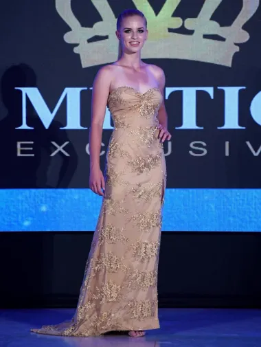 Izbor za Miss sporta 2019. održan je u zagrebačkom muzeju Mimara. Titulu je ponijela Zagrepčanka Anja Ožanić, koja je izabrana za najljepšu sportašicu od 16 djevojka koje se našlo u finalnom izboru.  Anja trenira skokove u vodu i članica je kluba Nemo, a u slobodno vrijeme bavi se i modelingom. Prva pratilja je atletičarka Ema Cetušić Jakopović iz Zagreba, a drugom pratiljom je proglašena splitska tenisačica Elena Šobota. Pogledaj u našoj galeriju kako je izgledao izbor. (FOTO: Marko Lukunić/PIXSELL)