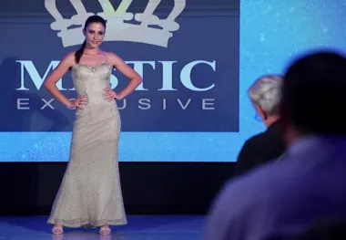 Izbor za Miss sporta 2019. održan je u zagrebačkom muzeju Mimara. Titulu je ponijela Zagrepčanka Anja Ožanić, koja je izabrana za najljepšu sportašicu od 16 djevojka koje se našlo u finalnom izboru.  Anja trenira skokove u vodu i članica je kluba Nemo, a u slobodno vrijeme bavi se i modelingom. Prva pratilja je atletičarka Ema Cetušić Jakopović iz Zagreba, a drugom pratiljom je proglašena splitska tenisačica Elena Šobota. Pogledaj u našoj galeriju kako je izgledao izbor. (FOTO: Marko Lukunić/PIXSELL)