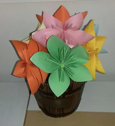 Cvijeće načinjeno od papira tehnikom origami