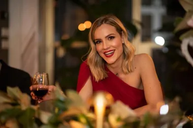 "Estetika naših projekata je uvijek usko vezana za dizajn koji godinama pažljivo oblikujemo, stoga je osim dragih gostiju u najnovijim Alduk kreacijama izuzetno zasjao i ekstravagantno dekoriran stol za čije je blagdansko ruho zaslužna cvijetna galerija RL. Vaze prepune visokog eukaliptusa i magnolije, posebno za ovu priliku dostavljene iz Nizozemske, u kombinaciji s bijelim cvijećem i dekorom te uz sjaj svijeća je dalo raskošan efekt ovom blagdanskom druženju" nadodao je Ivan.