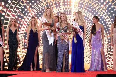 Kraljica Hrvatske je prelijepa Maja Lončarević, dok su titule prve i druge princeze odnijele Jana Tomljanović i Antonela Šoljić. (Foto: Josip Čekada)