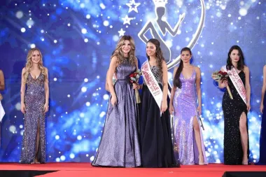 Ovom prigodom organizatori izbora Kraljica Hrvatske su ekskluzivno najavili kako su po prvi put u povijesti Republike Hrvatske, upravo oni postali vlasnici svjetskog izbora Queen of the World - Kraljica Svijeta.  (Foto: Josip Čekada)