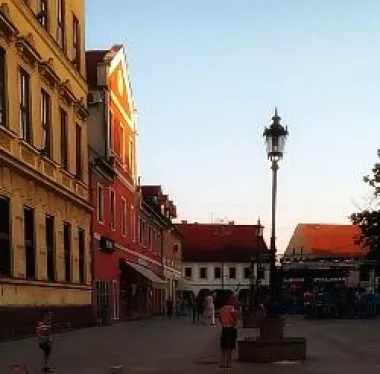 Gori lampa na srid Vinkovaca
