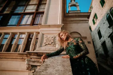 Za izradu ovih divnih modela korištena je 3D čipka s našivenim perlicama i lepršavim tilom. (FOTO: Karmen Poznić)