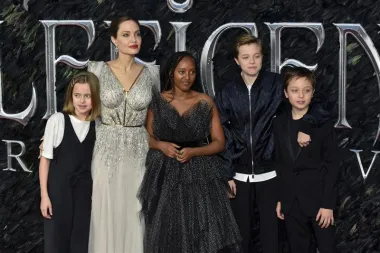 Osim troje posvojene djece, Brad i Angelina imaju i svoje troje biološke djece. Prvo je 2006. došla kćerkica Shiloh, a potom i 2008.  blizanci Vivienne i Knox. (foto:www.profimedia.hr)