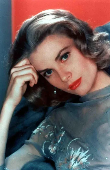Grace Kelly jedna je od onih glumica čije nasljeđe i ljepota živi već generacijama. Po mnogima plijenila je pažnju kako svojim pravilim crtama lica i nevjerojatno gracioznošću, tako navodno i svojim toplim pristupom prema ljudima. Poginula je u prometnoj nesreći 1982. godine
www.profimedia.hr