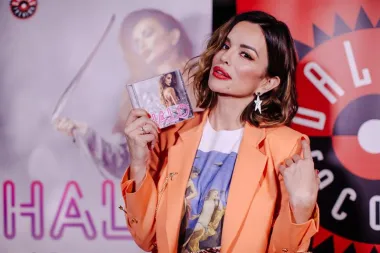 Severinina promocija novog albuma 'Halo' u punom je jeku, što dokazuje i jučerašnje potpisivanje albuma u prostorijama 'Nove ploče' u Bogovićevoj ulici u Zagrebu. (FOTO: Goran Perešin)