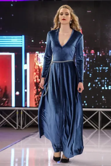 I modna marka Duchess koju obožava predsjednica Kolinda Grabar Kitarović odjenula je jednu od maturantica 
Foto: Jurica Galoić/Pixsell
