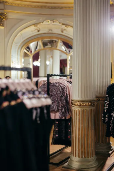 Dizajner do sada nikada nije dizajnirao mu&scaron;ku kolekciju, &scaron;to znači da je ova Giambattista Valli x H&amp;M kolekcija njegova debitantska.  (Foto: Karla Jurić i Ive Trojanović)